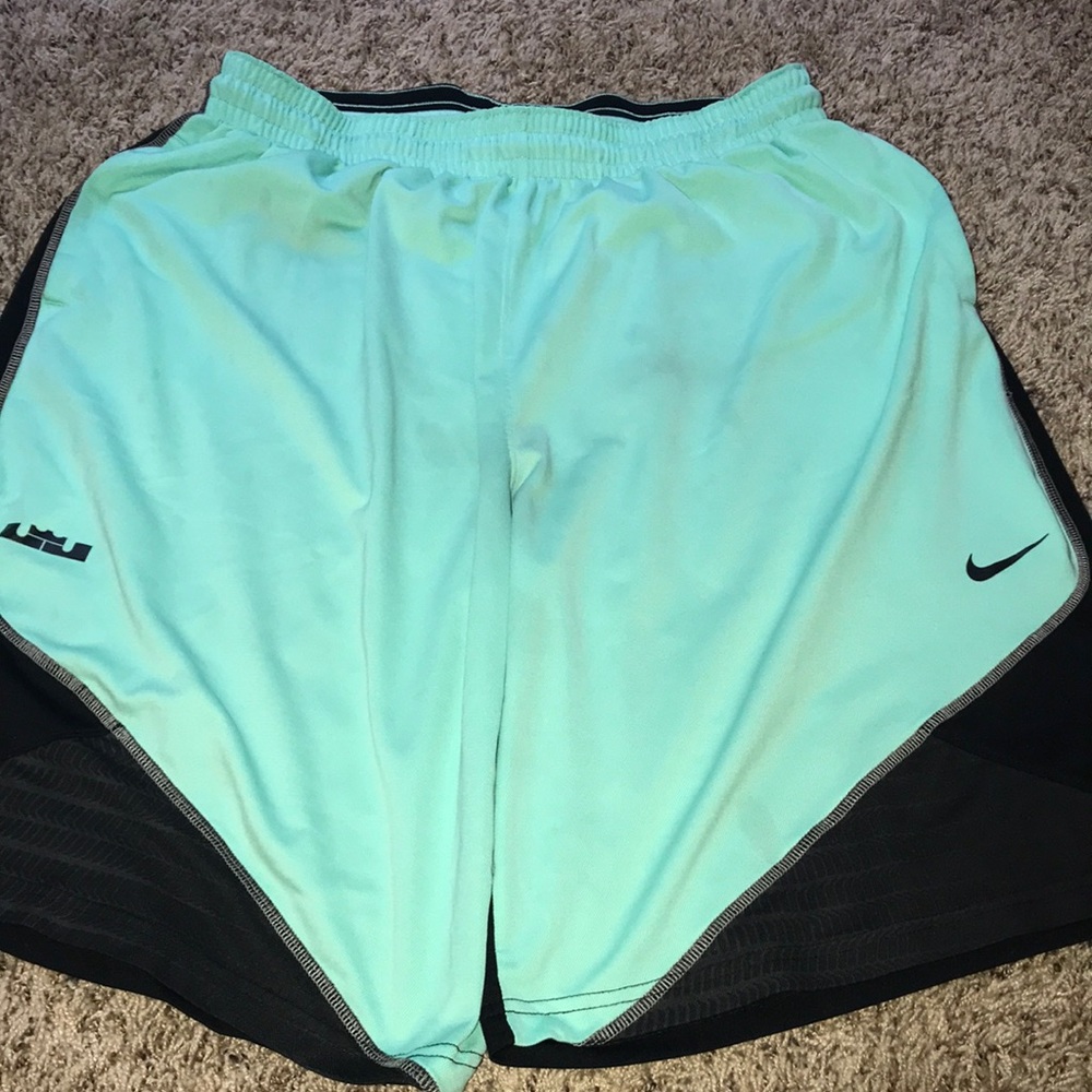 Men’s XXLARGE Nike Athletic Shorts